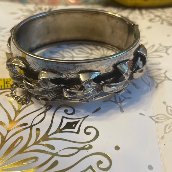 Source Unknown Jewelry - Old Flea Market silver locks down with chain and push button mechanism 48grams